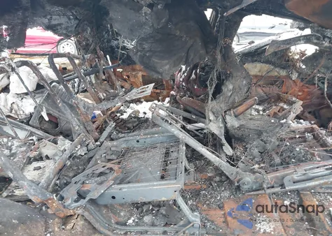 2000 Chevrolet Tahoe Z71 from USA, damaged, VIN 1GNEK13R8YR149755